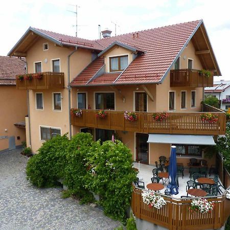 Gasthof-Pension-Metzgerei Jaeger Michelsneukirchen Buitenkant foto