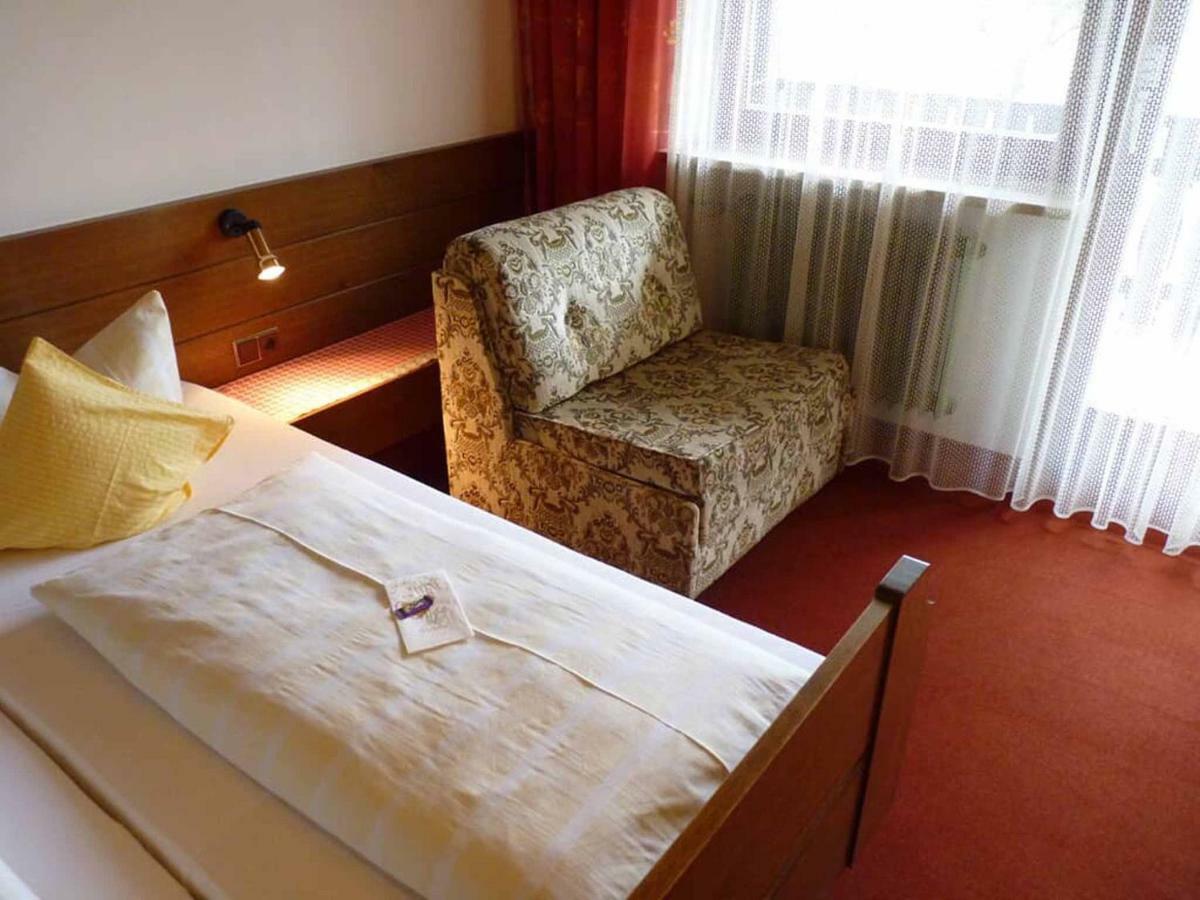 Gasthof-Pension-Metzgerei Jaeger Michelsneukirchen Buitenkant foto