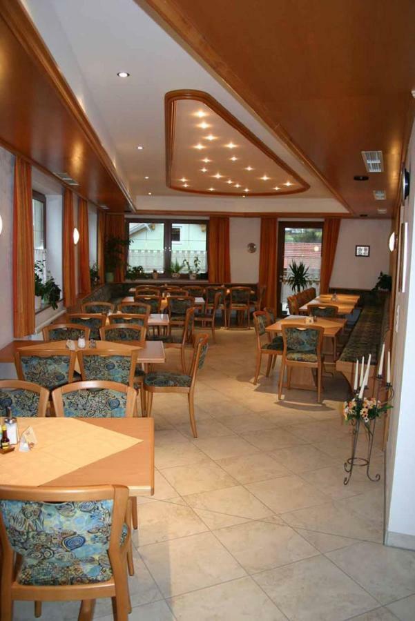 Gasthof-Pension-Metzgerei Jaeger Michelsneukirchen Buitenkant foto